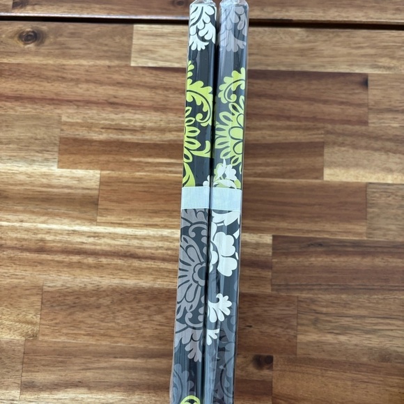 Vera Bradley Note Card folio. Floral. New in package. Sealed - Picture 10 of 12